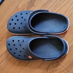 Mens size 8 crocs